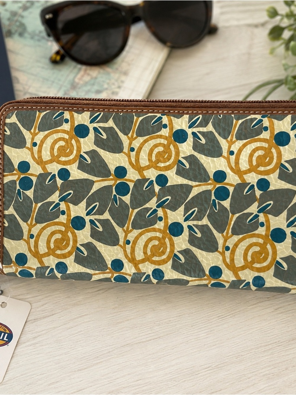 Fossil Travel Wallet Zip Around Organizer Passport Holder Floral Print NWT
